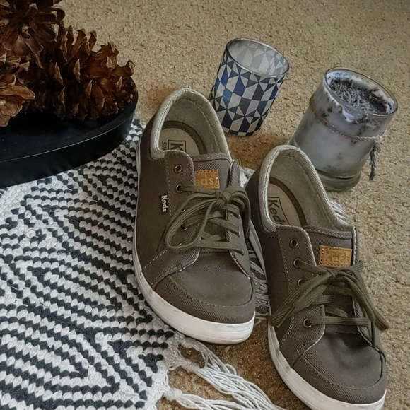 🌼Size 7 - Olive Keds Sneaker Shoes with Laces🌼 - Picture 8 of 9